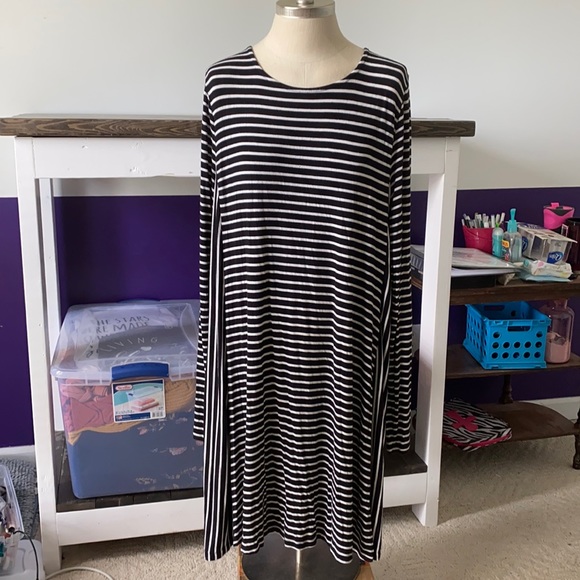 Black and White Striped Dress - Picture 1 of 4